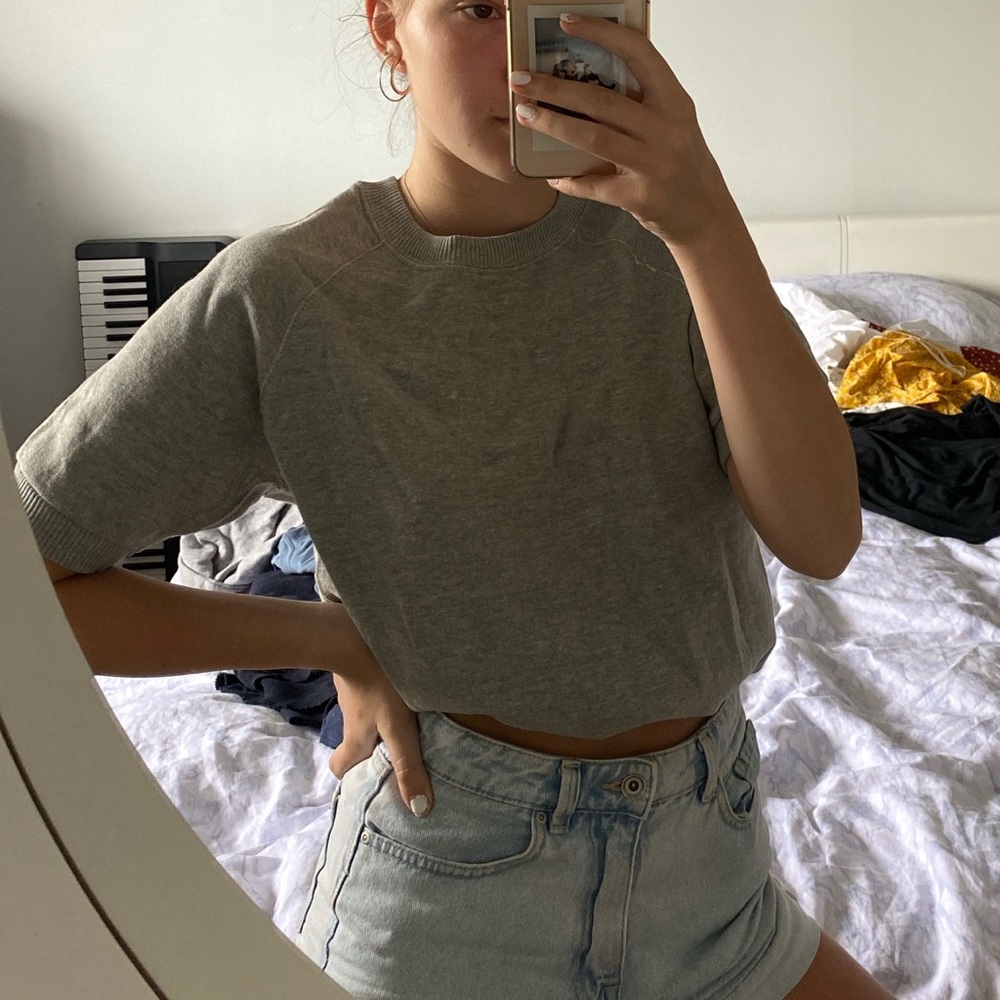 urban outfitters grey crewneck!!